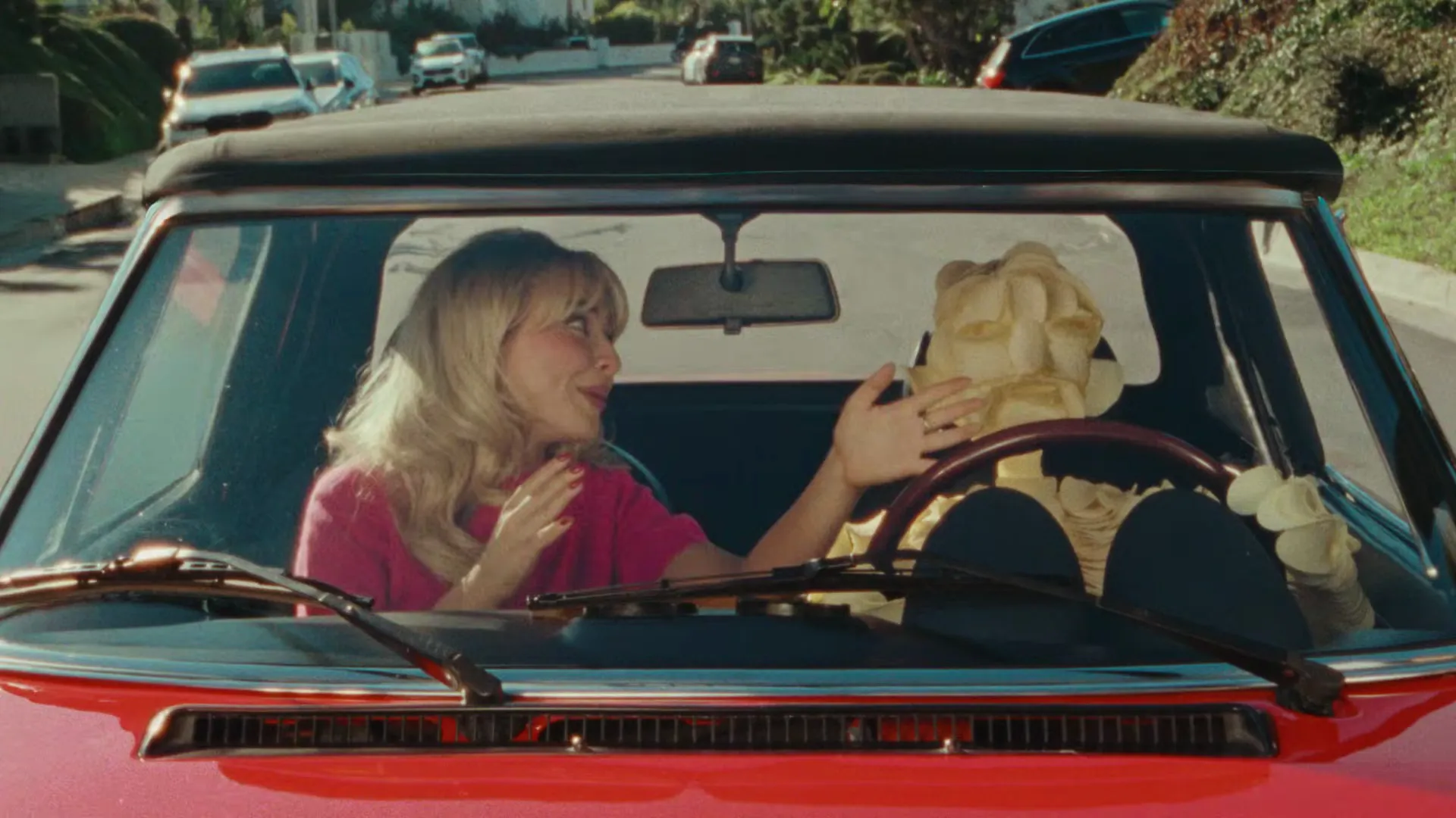 "먹는 걸로 장난치지 마라" 프링글스와 사브리나 카펜터가 보란 듯이 어겨버린 2026 슈퍼볼 레전드